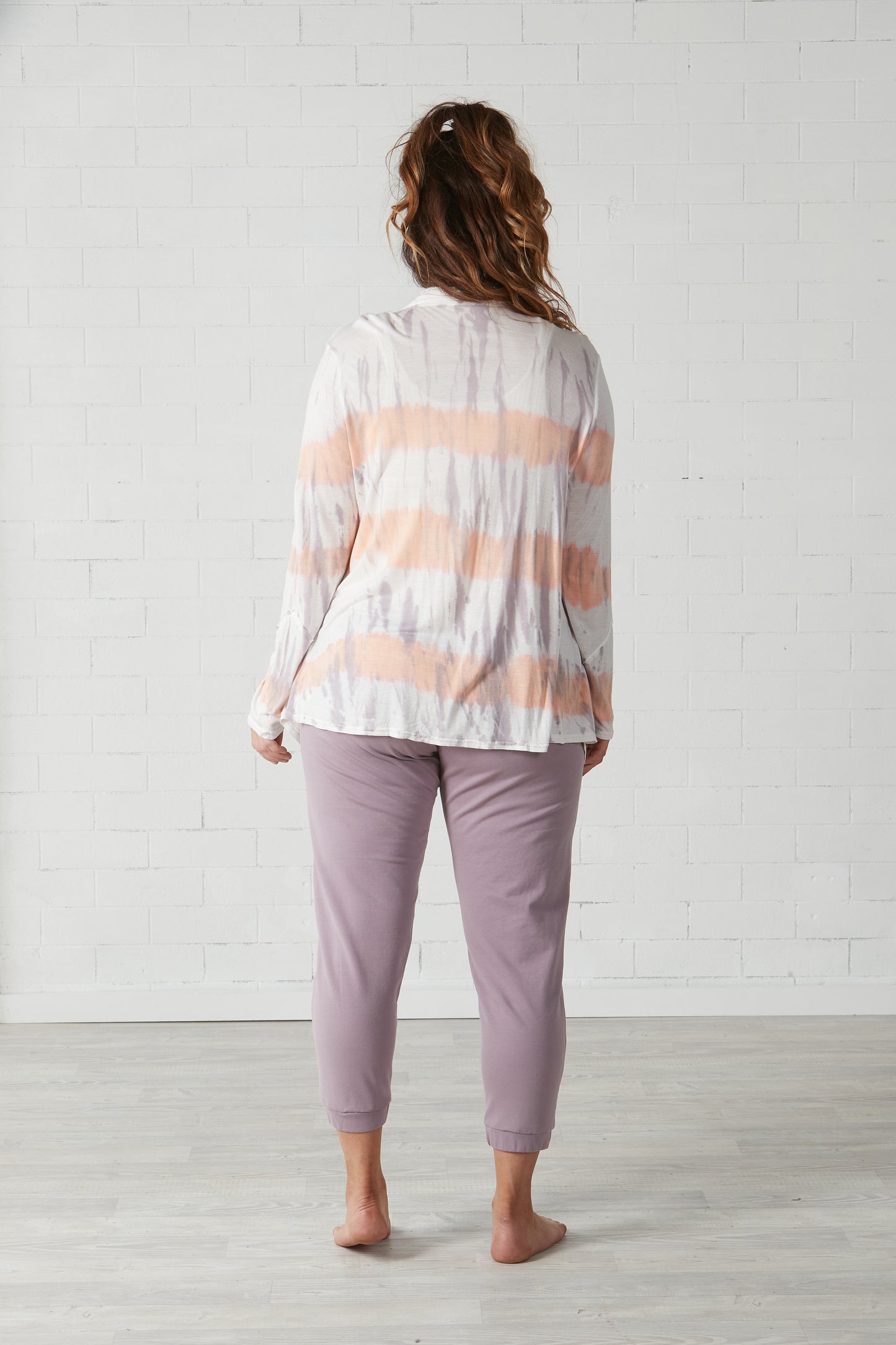 'HAND ME THE REMOTE' CARDI Berkanan Official